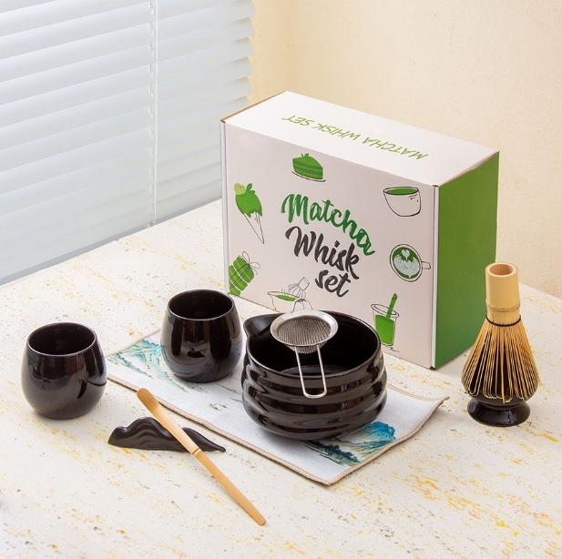 Keramički set za matcha čaj s tiskom logotipa Pottery, pakiran u papirnatu kutiju