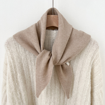 Női gyapjúkeverék kötött háromszög sál, minimalista stílus, warp-knit kötés, téli használat