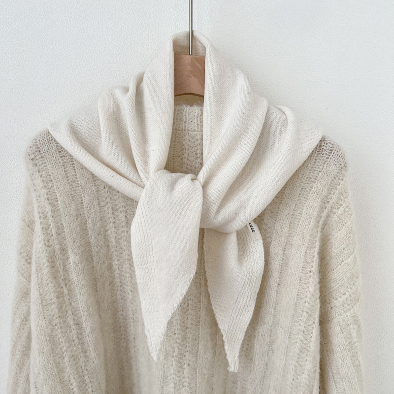 Női gyapjúkeverék kötött háromszög sál, minimalista stílus, warp-knit kötés, téli használat