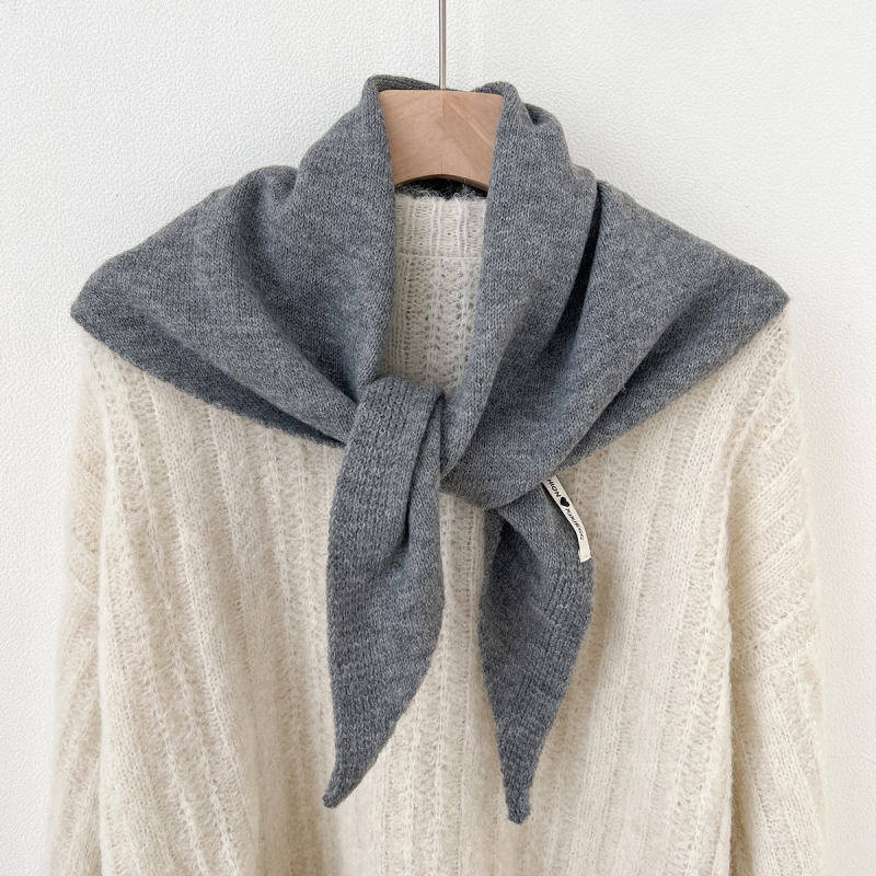 Női gyapjúkeverék kötött háromszög sál, minimalista stílus, warp-knit kötés, téli használat