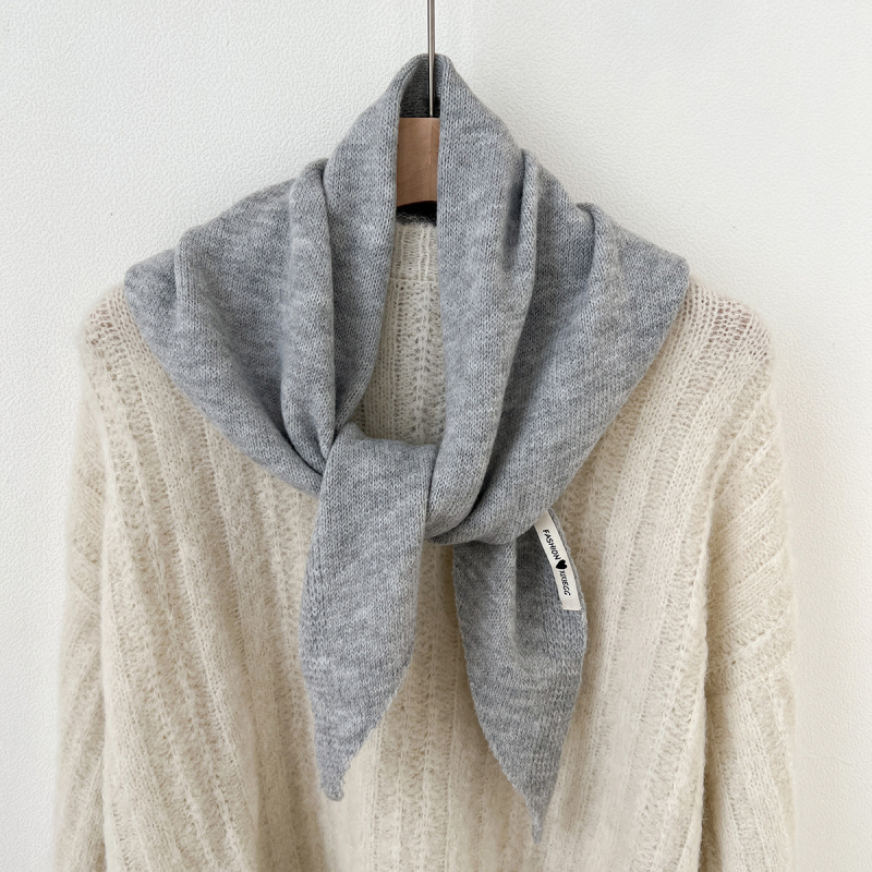 Női gyapjúkeverék kötött háromszög sál, minimalista stílus, warp-knit kötés, téli használat