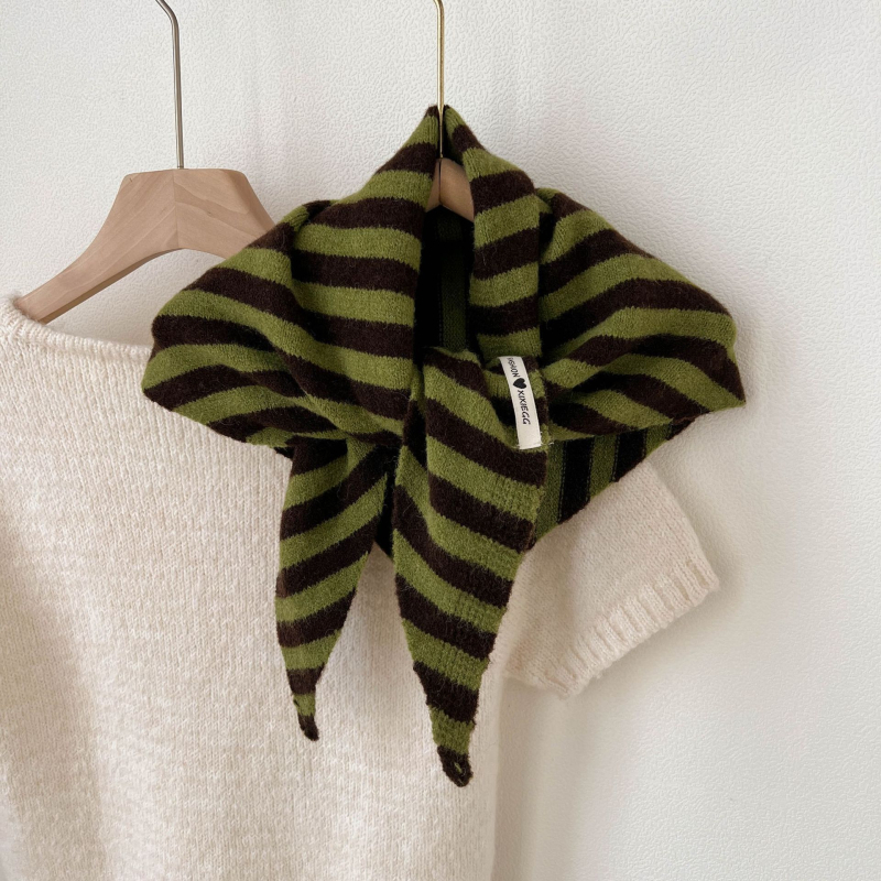 Női gyapjúkeverék kötött háromszög sál, minimalista stílus, warp-knit kötés, téli használat