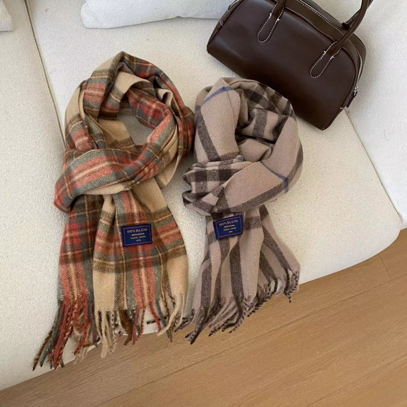 Sál kockás mintázattal, imitációs kasmír hatású, warp szövésű, poliészter anyag, téli szezon 2024