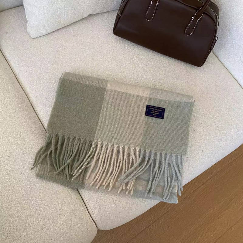 Sál kockás mintázattal, imitációs kasmír hatású, warp szövésű, poliészter anyag, téli szezon 2024