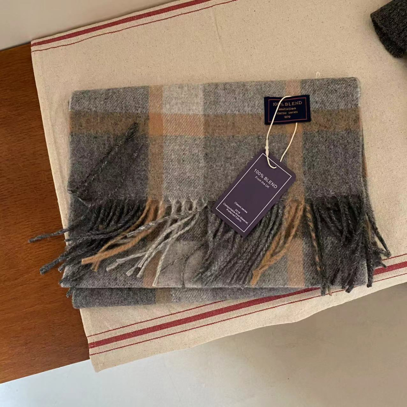 Sál kockás mintázattal, imitációs kasmír hatású, warp szövésű, poliészter anyag, téli szezon 2024