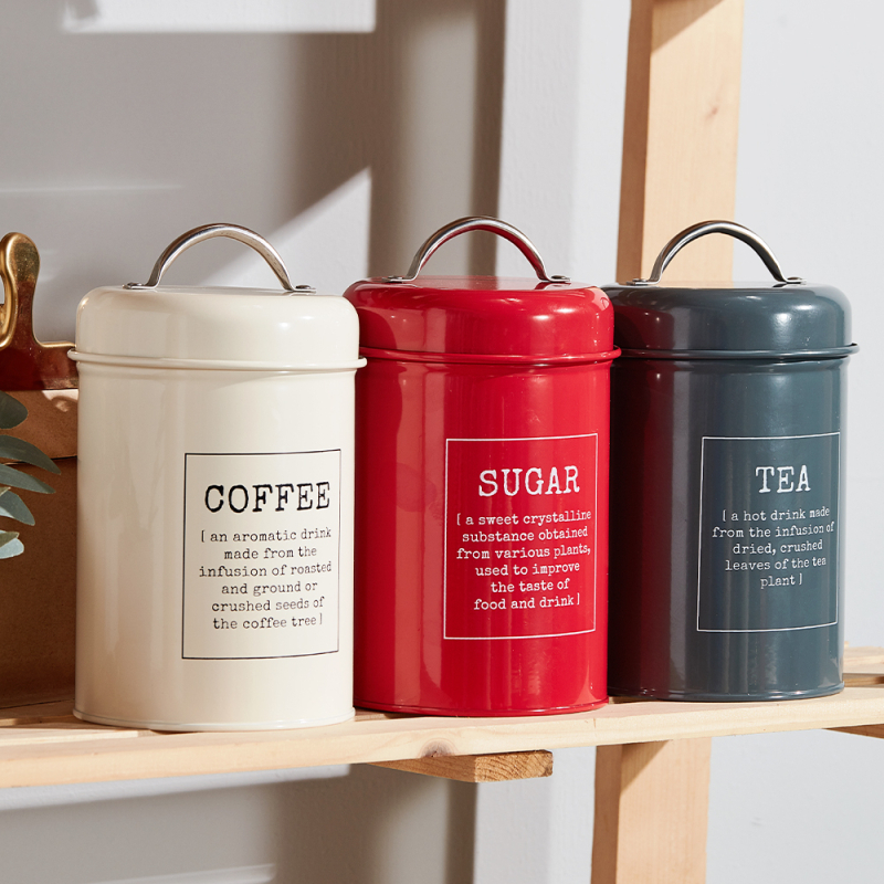 Fém kör alakú zárható, tömítő gyűrűvel ellátott edény tejpor, kávé, tea, cukorka és arcmaszk por számára; kapacitás 300 ml alatt