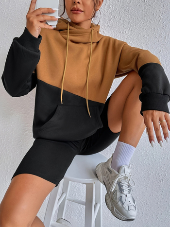 Sieviešu kapucēta džemperis ar paneļu šuvēm, kenguru kabata, regulējams šņorējums, brīvā piegriezuma, poliesteris