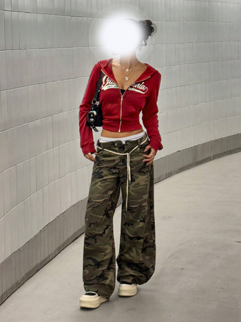 Moteriškas gobtuvinis kardiganas su užtrauktuku, spausdintas tekstas dizainas, poliesterio audinys, trumpas kirpimas