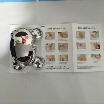 Rokas masāžas rullis ar 4 riteņiem V‑sejas kontūrām — XC-202, manuāls neelektrisks masāžas rullis, izlaists 2018.