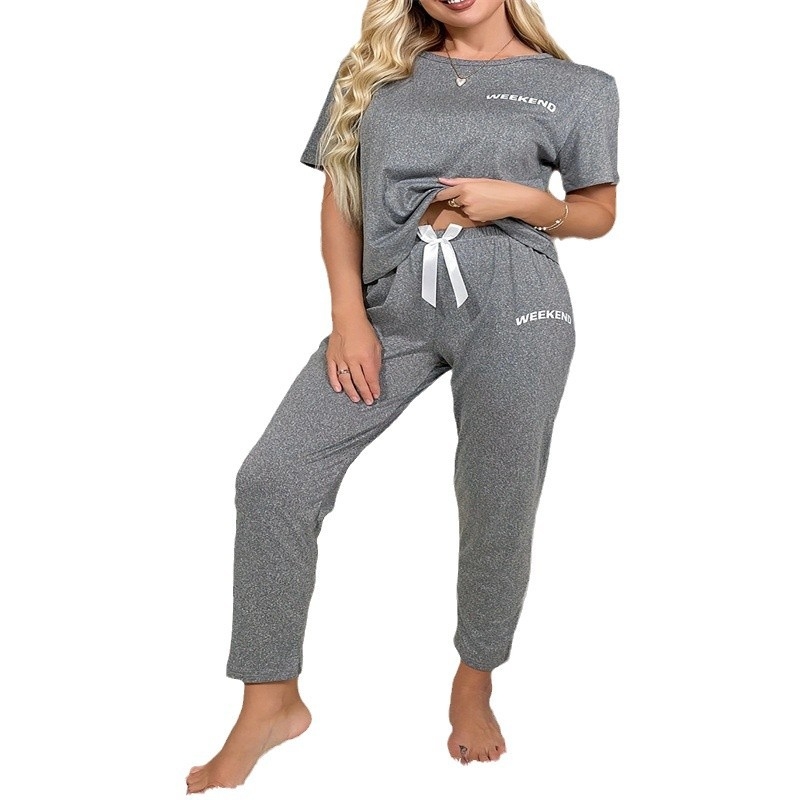 Milk Silk auduma mājas komplekts ar apaļu kaklu, 3/4 garuma piedurknēm un biksēm; elpojošs, ērts, visu sezonu; galvenais materiāls: poliesters 95–100%