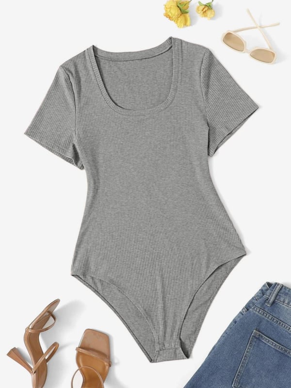 Plus veličine ženski kombinezon, elegantan i profinjen, poliester, okrugli izrez, rukav ¾, tijesan kroj, gumbi