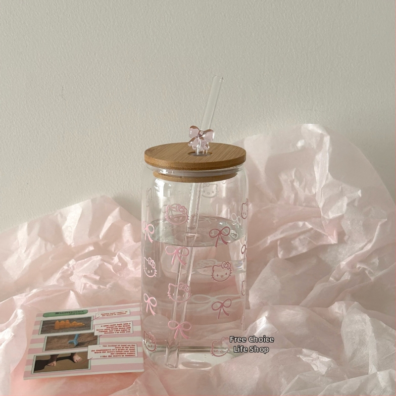 Pohár z vysoko borosilikátového skla, cylindrického tvaru, so slamkou a viečkom, ľadový vzor, prenosný.