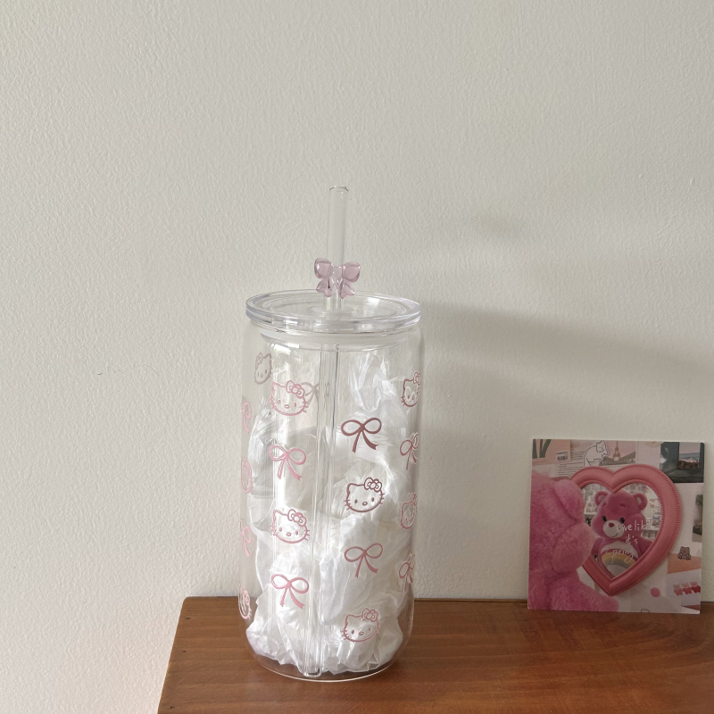 Čaša od visokokvalitetnog borosilikatnog stakla, cilindričnog oblika, s slamkom i poklopcem, ledeni uzorak, prijenosna.