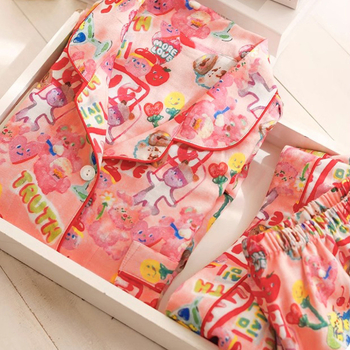 Dopamine Girl Graffiti Σετ πιτζάμας – κοντομάνικη μπλούζα με κοντά σορτς, από Ice Silk, ελαφρύ και διαπνοή για το καλοκαίρι