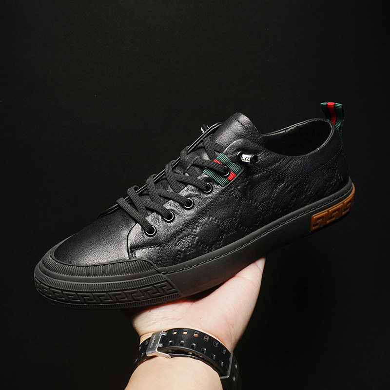 Jintaili Board Shoes: Augšējā daļa no augstākās kvalitātes ādas, Oderējums no otrās kārtas cūkas ādas, Galvaskausa raksts, Šņorēm, Unisex