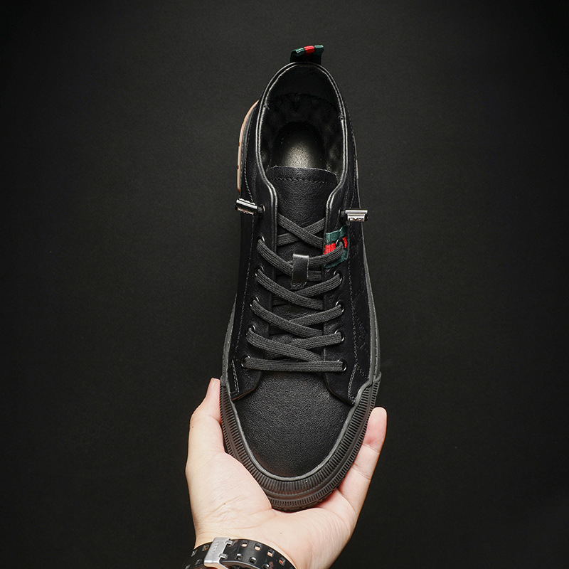 Jintaili Board Shoes: Augšējā daļa no augstākās kvalitātes ādas, Oderējums no otrās kārtas cūkas ādas, Galvaskausa raksts, Šņorēm, Unisex