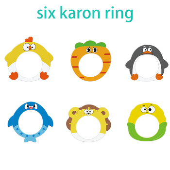 Σετ ρίψης δαχτυλιδιών για παιδιά — εκπαιδευτικό, διαδραστικό; αναπτύσσει οπτικο-κινητικές δεξιότητες και συντονισμό χεριού-μάτιου, αλληλεπίδραση γονέα-παιδιού. Υλικό: πλαστικό; Κωδικός: DJ557; Συσκευασία: έγχρωμο κουτί; Ηλικία: 4–6 ετών