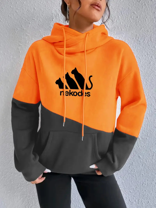 Kapučių džemperis 9018 print, poliesteris, fliso pamušalas, laisvas kirpimas, vidutinio ilgio