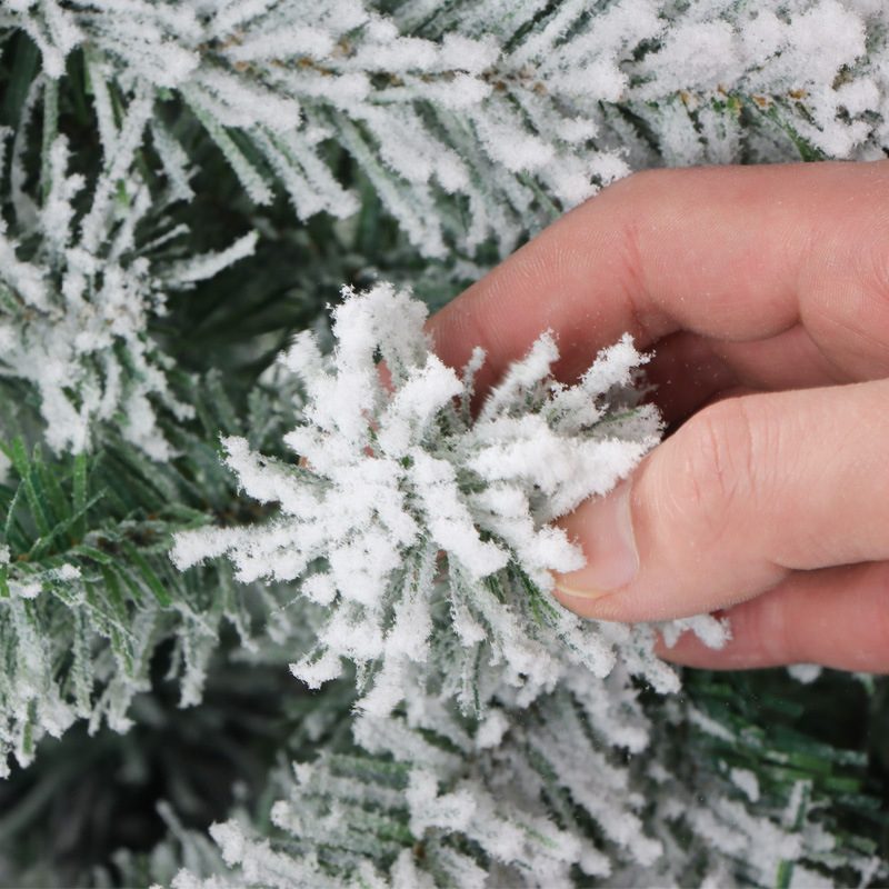 PVC flokirano i povezano božićno stablo — pakiranje 1 kom / 5-slojna čvrsta kutija; šifra GT 40-198 sb + fw; Kategorija: Božićno stablo; Izrada: ručna/motorna