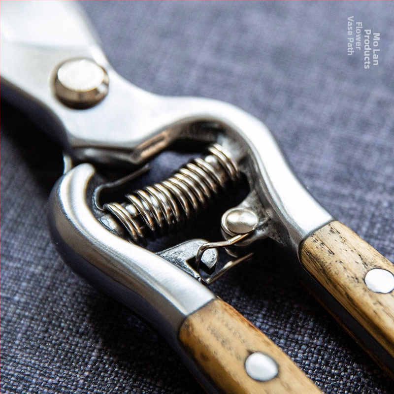 Nerezové nožnice na konáre pre domácu záhradu