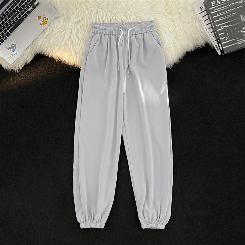 Muške hlače ravnoga kroja, kratke dužine, srednji pojas, brzo-sušeći elastični materijal