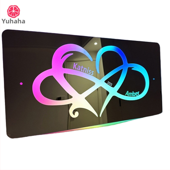 Ogledalo s graviranim imenom – ispreplećeno srce dizajn, akril, moderni minimalistički stil, dar za parove (Dan zaljubljenih, godišnjica)