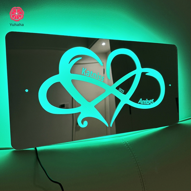 Ogledalo s graviranim imenom – ispreplećeno srce dizajn, akril, moderni minimalistički stil, dar za parove (Dan zaljubljenih, godišnjica)