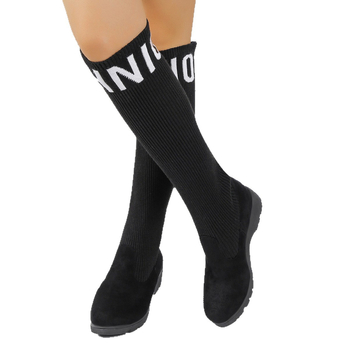 Kojos iki kelių elastinės aulinės, elastinga viršutinė dalis, apvali nosis, vidutinio aukščio kulnas 3–5 cm, gumos padas, slip-on užsegimas