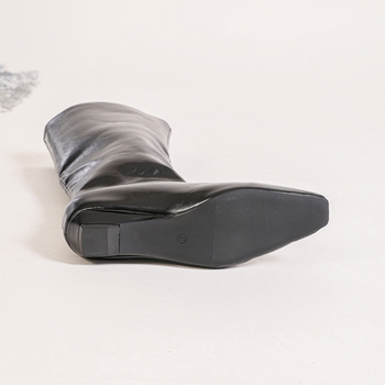 Jojimo batai vidutinio ilgio iki blauzdos, be raištelių, smailus pirštas, klino formos kulnas, PU viršus