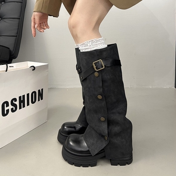 Cizme peste genunchi cu cataramă, partea superioară din PU, talpă din cauciuc, toc gros 3–5 cm, gambă înaltă