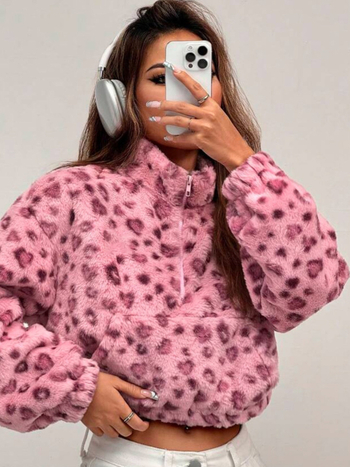 Moteriški leopardų spaudo fleece džemperis su gobtuvu, trumpas kirpimas, ilgos rankovės, apvalus kaklas, 95% poliesteris