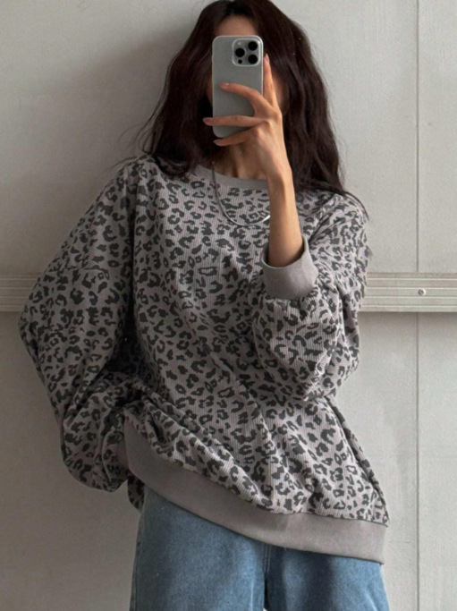 Leopardų prints cordurojų džemperis su laisvu kirpimu, apvalus kaklas, ilgos rankovės, gatvės stilius, ruduo 2025