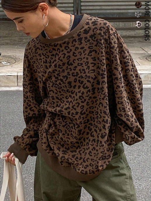 Leopardų prints cordurojų džemperis su laisvu kirpimu, apvalus kaklas, ilgos rankovės, gatvės stilius, ruduo 2025
