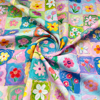 Digitāli drukāts audums apģērbiem ar florālu rakstu un karoto motīvu; 60s kokvilnas satīna audums; sastāvs: 75% bambusa šķiedra, 25% kokvilna; piemērots kleitām, kreklam un svārkiem