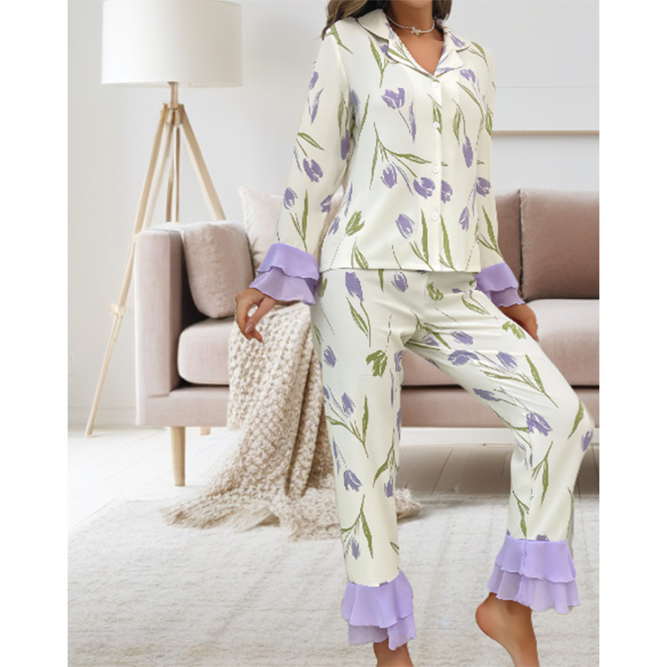 Pižamų komplektas su kardiganu, lengvas audinys, V kaklo, 3/4 rankovės, cropped kelnės, gėlių patchwork