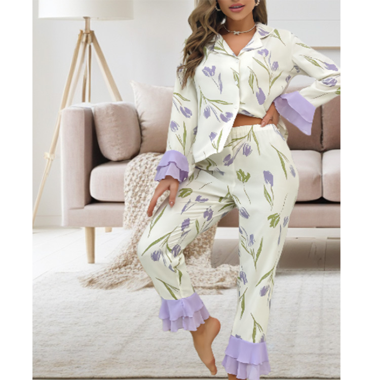 Pižamų komplektas su kardiganu, lengvas audinys, V kaklo, 3/4 rankovės, cropped kelnės, gėlių patchwork