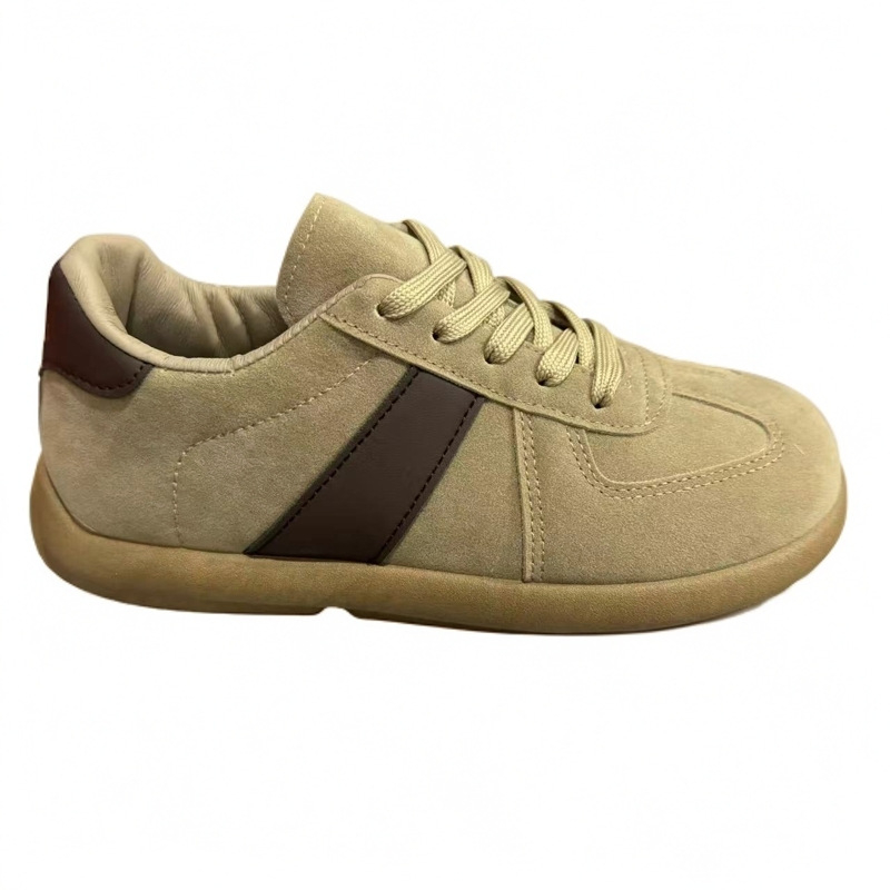 Női mindennapi sportcipő felsőrész: műbőr + textil; PU talpbetét; fűzős zárás; injekciós formájú műanyag talp; orr kör alakú