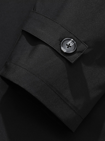 Férfi középhosszú vízálló trench kabát Turn-Down gallérral, elöl egy sor gombbal záródás, 100% poliészter szövet és bélés, laza szabás, őszi viselet