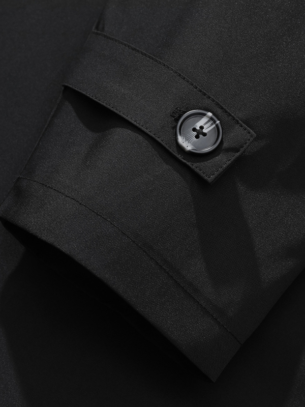 Férfi középhosszú vízálló trench kabát Turn-Down gallérral, elöl egy sor gombbal záródás, 100% poliészter szövet és bélés, laza szabás, őszi viselet