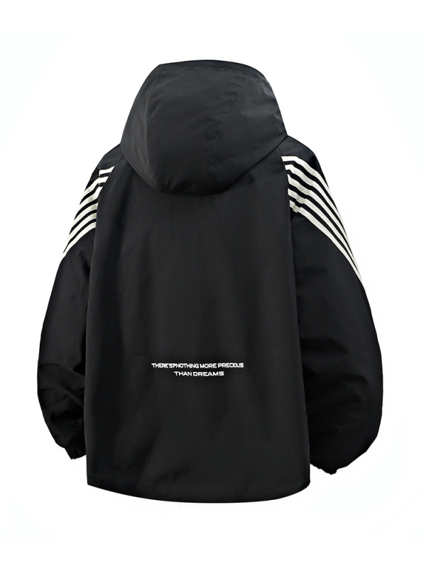 Vyrinė striukė su gobtuvu, atspari vandeniui ir vėjui, dryžių rašto, laisvo kirpimo, poliesterio audinys.