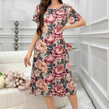 Kleita ar digitālo augu un ziedu drukāšanu, poliesters, gara kleita ar fejas svārku stilu, apaļš kakla atvērums, īsi piedurknes, viduklis vidējā līmenī, pavasaris 2025