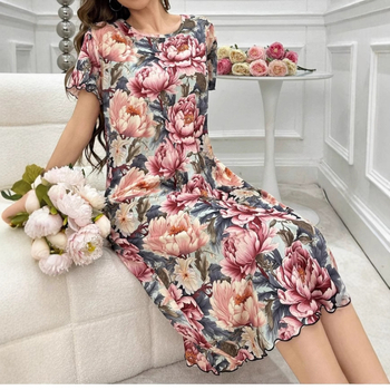 Kleita ar digitālo augu un ziedu drukāšanu, poliesters, gara kleita ar fejas svārku stilu, apaļš kakla atvērums, īsi piedurknes, viduklis vidējā līmenī, pavasaris 2025