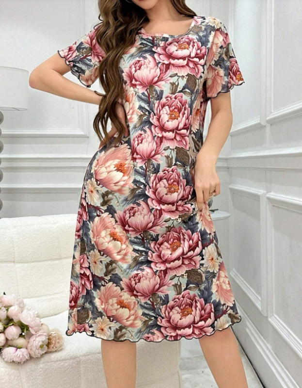 Kleita ar digitālo augu un ziedu drukāšanu, poliesters, gara kleita ar fejas svārku stilu, apaļš kakla atvērums, īsi piedurknes, viduklis vidējā līmenī, pavasaris 2025