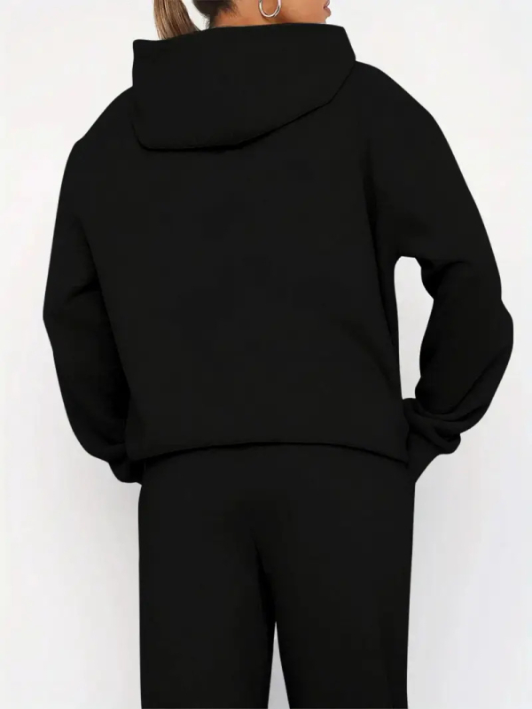 Kasdienis poliesterio džemperinis komplektas su raidžių spauda, gobtuvu, ilgosiomis rankovėmis ir ilgomis kelnėmis