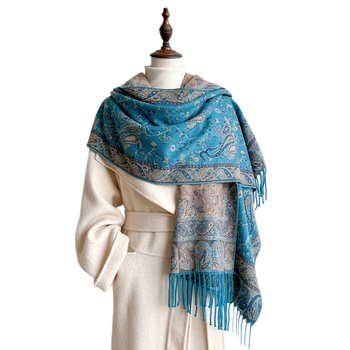 Šalikas su etnine stilistika ir siuvinėjimu su kutais, storesnis variantas (Warp Knitting; Imitation Core-Spun Yarn; Self-Heating; Winter; Jacquard)