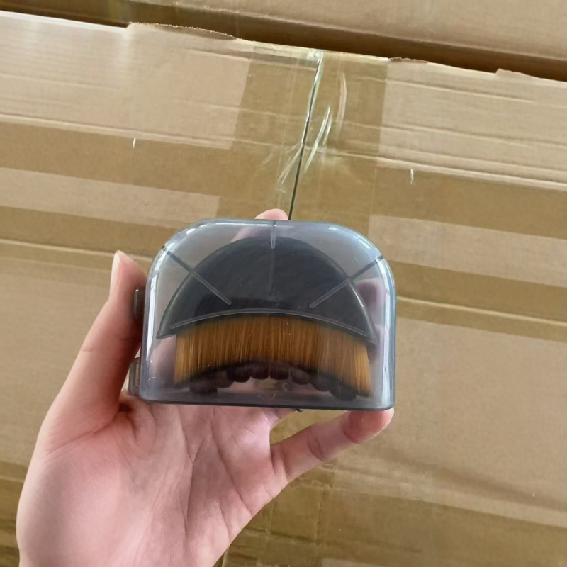 Limfātiska kontūra sejas suka – 1 gab., sintētiskas šķiedras, koka rokturis, kastē iepakots iepakojums, izcelsmes vieta: Wenzhou