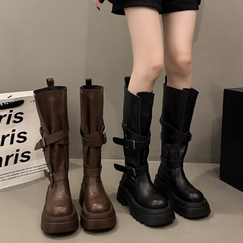 Ādas zābaki virs ceļgala sievietēm, apaļa purngala, vidējā papēža augstums 3-5 cm, iekšējā zole ar aitas vilnas integrētu