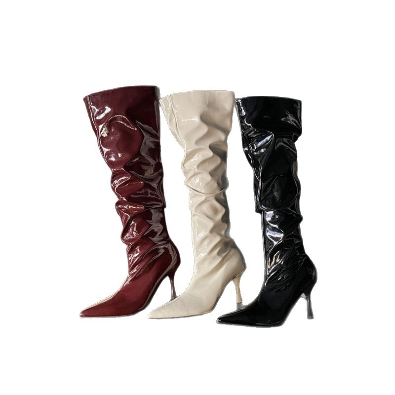 Moteriški mados botai – smailus nosis, sluoksniuotos kulnas, 6–8 cm kulno aukštis, aukštas šarvas, viršus iš sintetinės odos