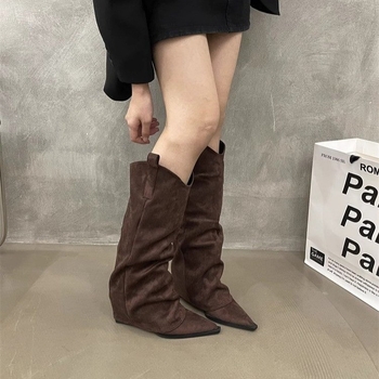 Moteriški auliniai batai iki blauzdos su smailiu nosimiu, plokšči kulnai, mikropluošto viršutinė, guminė padas