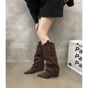 Moteriški auliniai batai iki blauzdos su smailiu nosimiu, plokšči kulnai, mikropluošto viršutinė, guminė padas